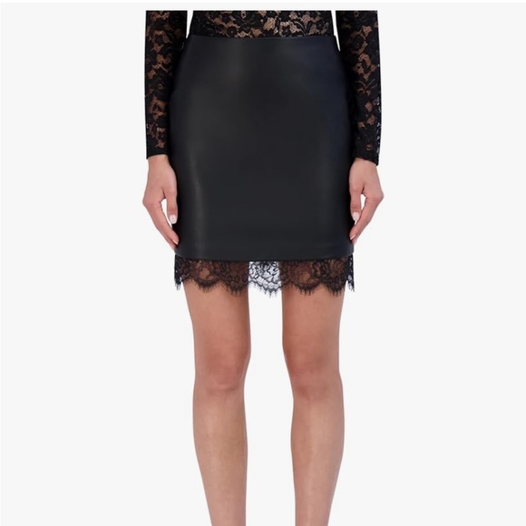 Elegant Black Lace Trim Mini Skirt - Picture 1 of 11